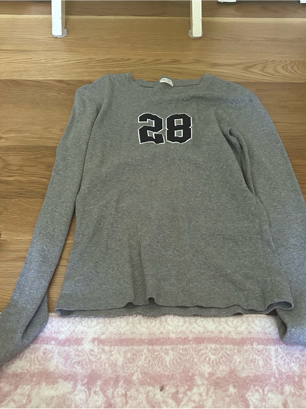 BRANDY MELVILLE Gray Long-Sleeve Women's Crew Neck Top with '28' Graphic